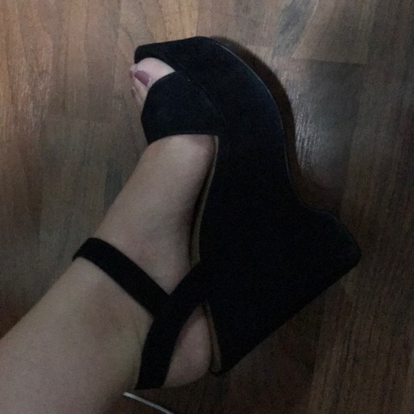 5/10 LAST CHANCE Forever 21 black wedge heels 6 - Picture 6 of 6